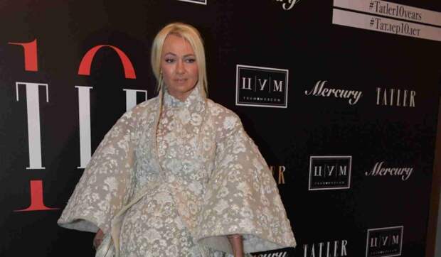 «Дорогая мамаша»: Рудковская выбрала наряд Dior для прогулок с коляской