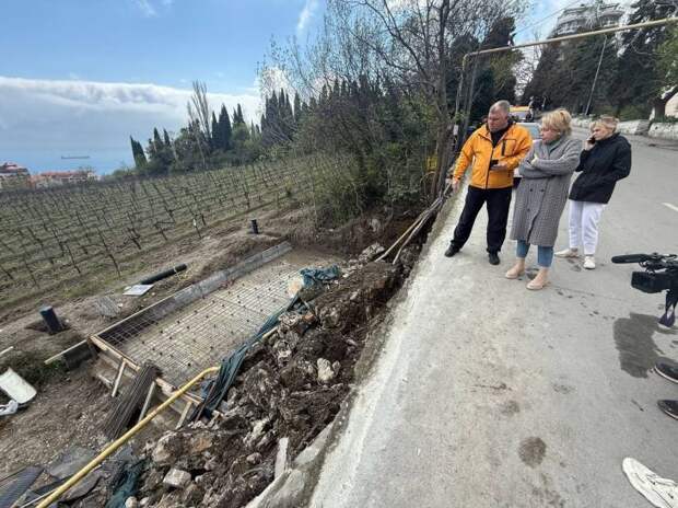 В Ливадии обвалилась подпорная стена: без газа остались многоквартирные дома