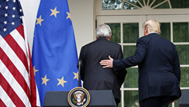 Председатель Европейской комиссии Жан-Клод Юнкер и президент США Дональд Трамп после пресс-конференции в Розовом саду Белого дома, Вашингтон, США. 25 июля 2018