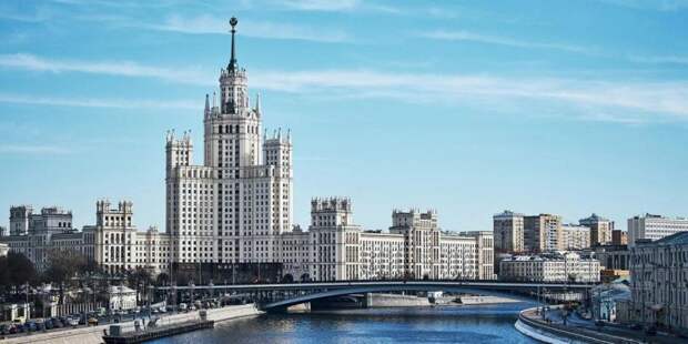 Собянин призвал москвичей соблюдать двухметровую дистанцию. Фото: mos.ru