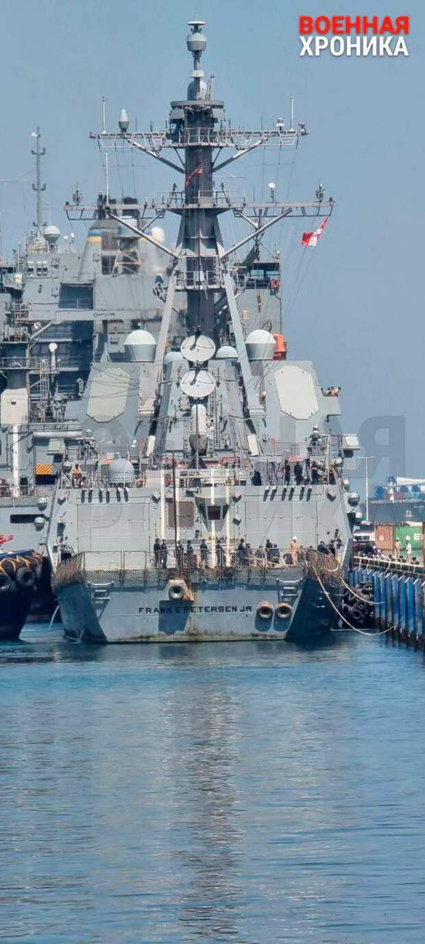 Американский эсминец УРО типа Arleigh Burke DDG-121 Frank Petersen Jr