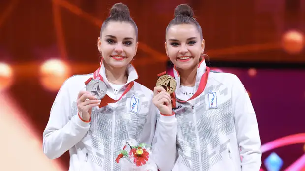 Коварные брусья, рукава на купальниках и «Ледниковый период»: о чём вспоминают Аверины и Мельникова после ЧМ в Японии