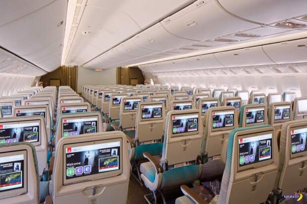 Авиакомпания Emirates хватсается