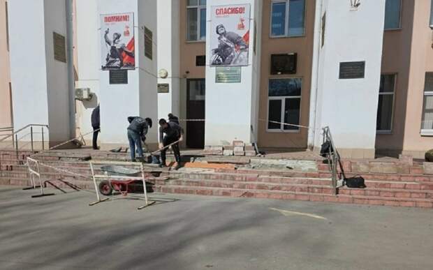 В Рязанском кардиодиспансере проводят ремонт входной группы
