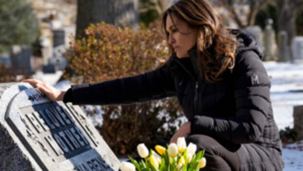Benson touching her mother's gravestone on Law & Order: SVU Season 26 Episode 16