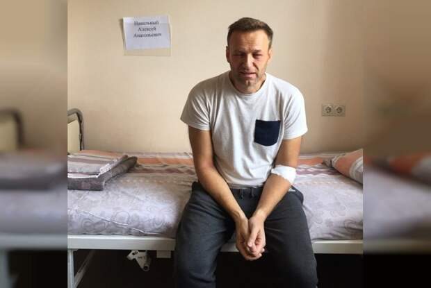 Навальный заявил, что “Новичок” в Германии был обнаружен у него на теле
