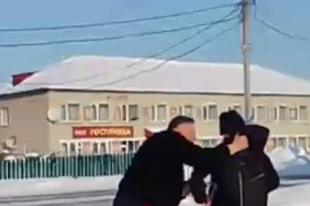 Полиция расследует нападение водителя автобуса на школьника под Новосибирском