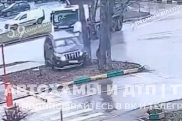 Момент бесконтактного ДТП с самосвалом в Туле попал на видео