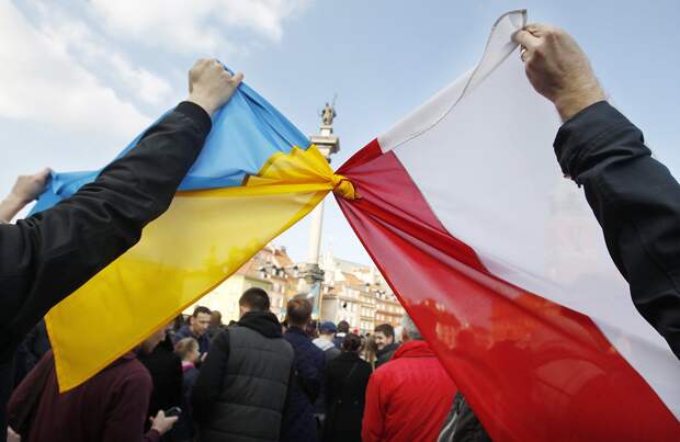 Как Прибалтика и Польша «воюют» на стороне Киева