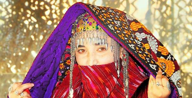 Туркменистан: шлем из теста в мире, невеста