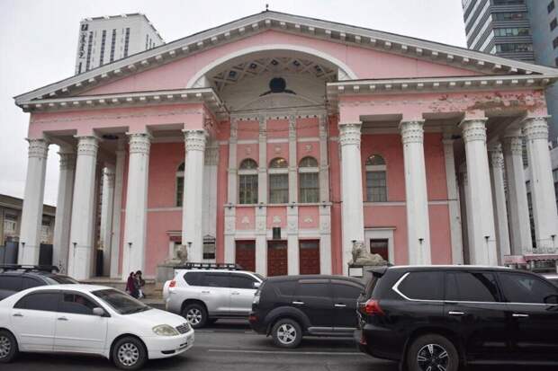 За свою жизнь я посетил уже 30 стран, но сказать по правде, я никогда не думал, что однажды в моем списке окажется Монголия. Я приехал сюда почти случайно – из-за дешевых билетов компании MIAT.-19
