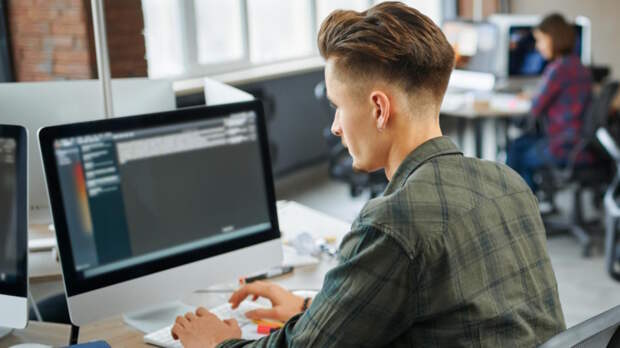 На "Госулугах" начат прием заявок на отсрочку от армии для IT-специалистов