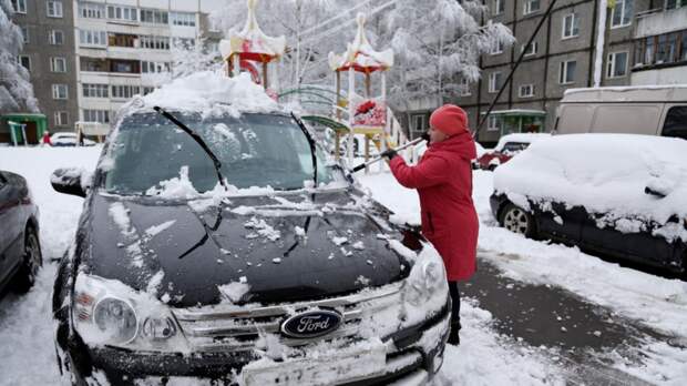 Спасатель Дударев напомнил о безопасности в период сильных снегопадов