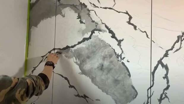 Как сделать на стене эффект мрамора, используя обычную акриловую краску