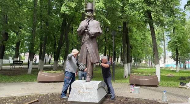Во Владимире установили памятник Пушкину