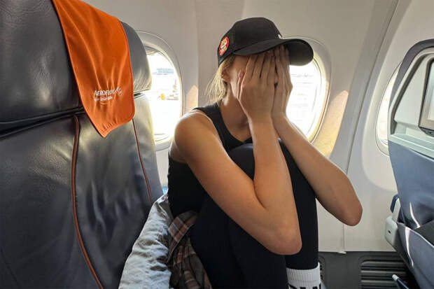 Фигуристка Загитова опубликовала фото с закрытым лицом из самолета