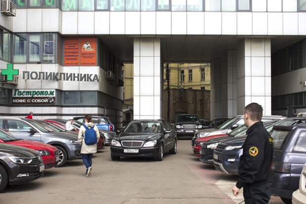 На чем и сколько зарабатывают сторожа автостоянок, кроме основной работы?