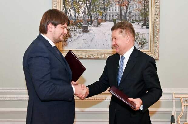 Почему Газпром "сдал назад" и продлил контракт с Молдавией? И чем так доволен Миллер на фото?