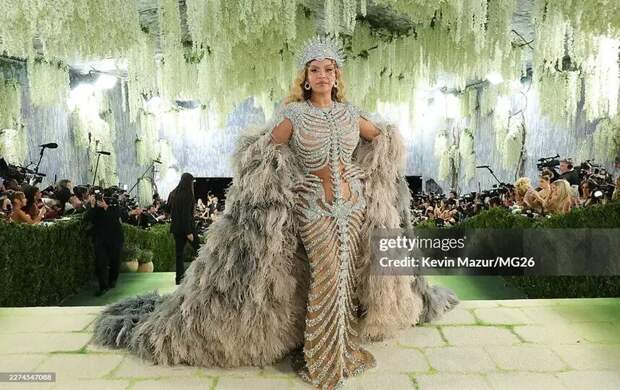 Самые роскошные и эпатажные наряды звёзд на Met Gala 2026