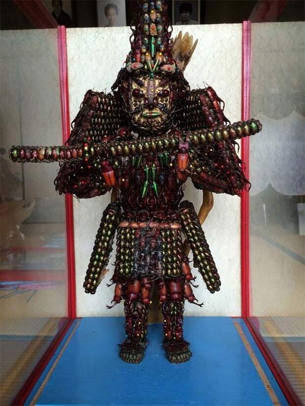 Невероятные японские статуи из жуков