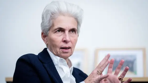 Глава комитета бундестага заявила о сдержанной позиции ФРГ по поставкам оружия на Украину