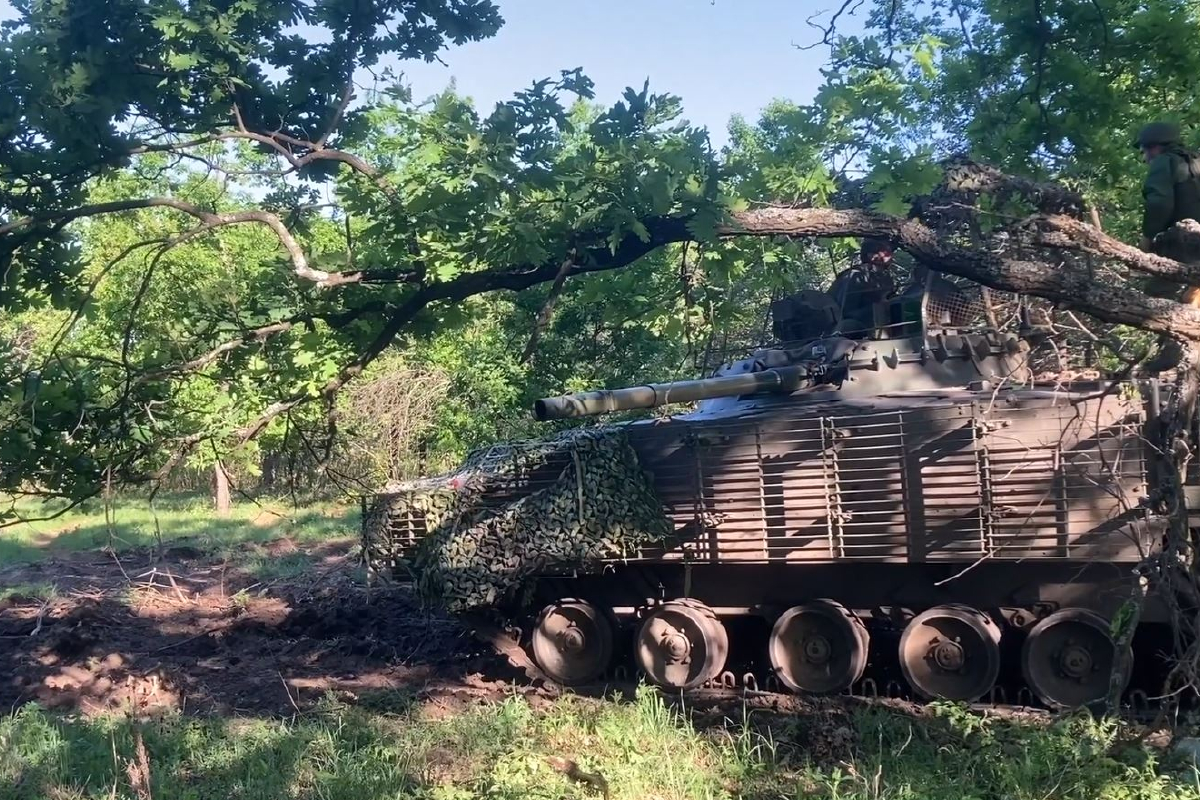 Экипажи БМП-3 группировки войск «Запад» уничтожили до взвода личного состава ВСУ на замаскированном опорном пункте