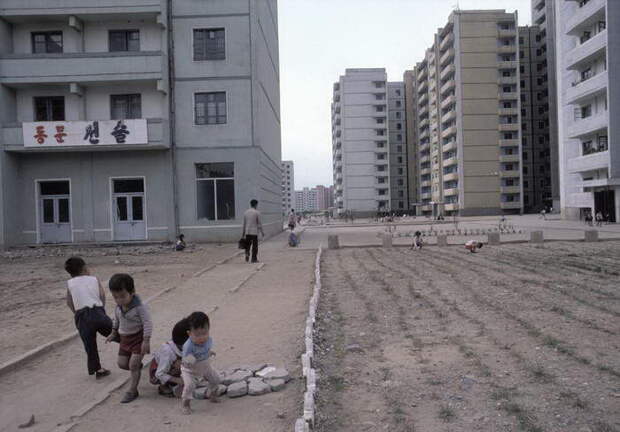 Северная Корея 1980-х годов в фотографиях Hiroji Kubota Северная Корея 1980-х годов в фотографиях Hiroji Kubota