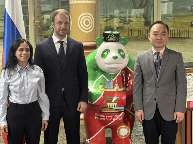 В Казанском зооботсаду открыли скульптуру панды в честь 10-летия сотрудничества с Чэнду