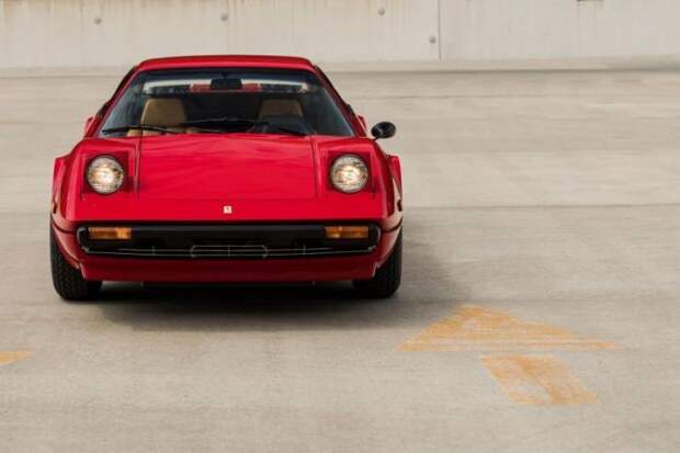 Ferrari 308 GTB Vetroresina с двигателем V8
