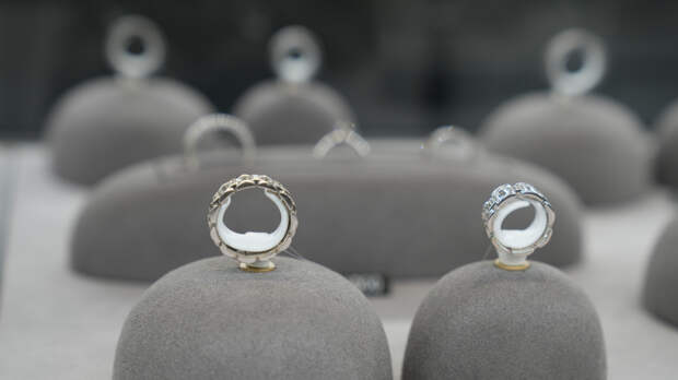 Весеннее обострение: в Башкирии мужчина похитил 27 обручальных колец