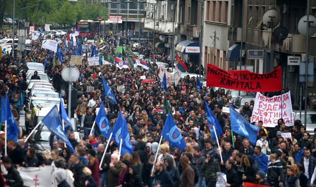 https://img.tyt.by/n/reuters/02/b/serbiya_akciya_protesta_08042017.jpg