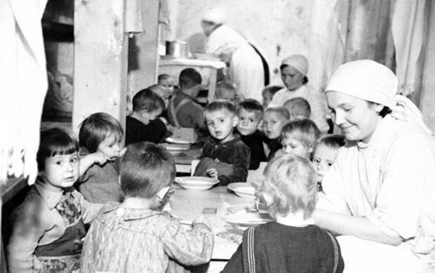 Еда на фронте и в тылу: чем питались блокадники в Великую Отечественную войну