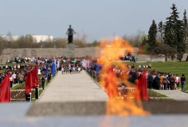 Вечный огонь Пискаревского мемориального кладбища доставили в Главный храм ВС РФ