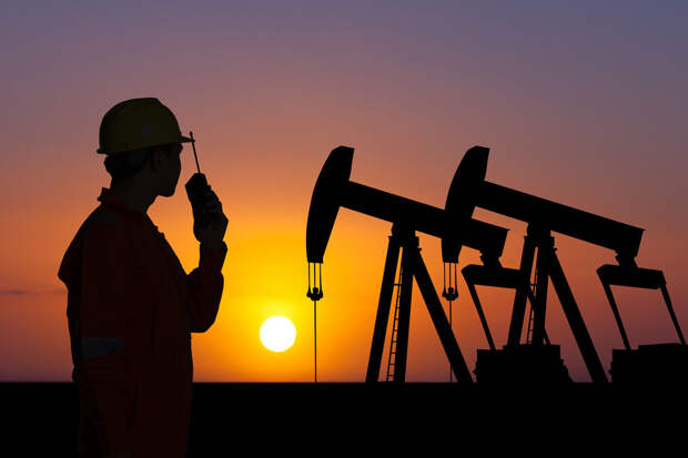 FT: мировые резервы нефти в апреле снизились на рекордные 200 млн баррелей