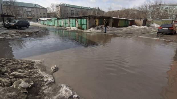 В Барнауле на случай подтопления мобилизовали 565 человек и 246 спецмашин