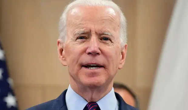 Джо Байден оговорился и заявил, что доллар стоит 200 рублей