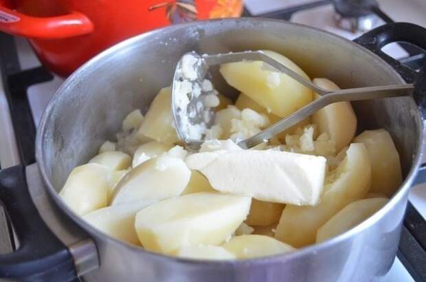 Фото к рецепту: Пирожки картофельные бабушкины