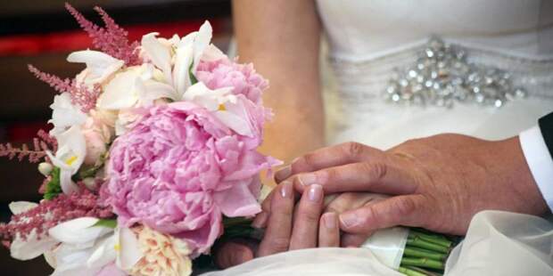 Более 470 пар заключат брак 31 декабря в московских ЗАГСах/mos.ru
