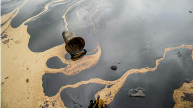 В Туапсе введен режим ЧС в связи с разливом нефти