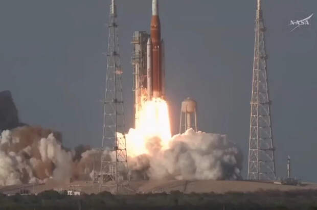 К Луне с мыса Канаверал стартовала первая за полвека пилотируемая миссия