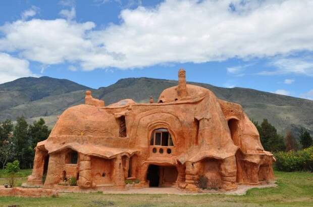 Casa Terracota – самый большой в мире кусок керамики