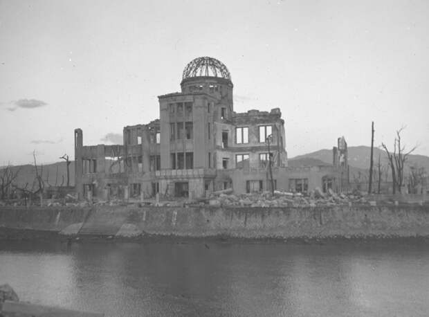Одно из немногих уцелевших зданий в Хиросиме после атомного взрыва 6 августа 1945 года. 
