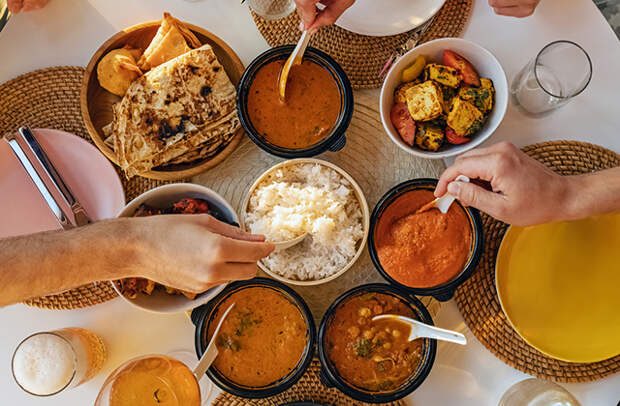 острая индийская еда, перец чили, карри, приправы