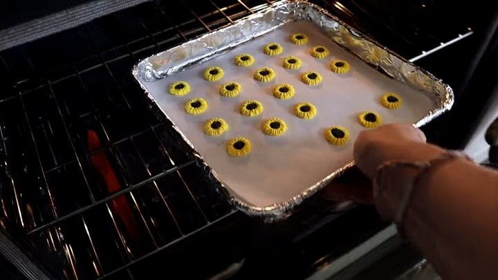 Яркие подсолнухи для босоножек и сумочки