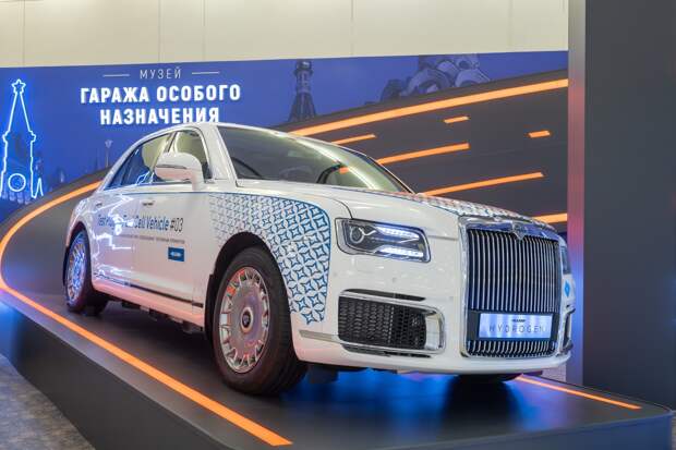 "Кому воевать, а кому кайфовать": чиновники в Петербурге купили автомобиль за 75 миллионов рублей