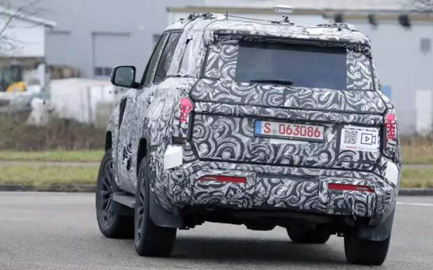 Абсолютно новый Pajero замечен на тестах: он сохранил свои внедорожные данные