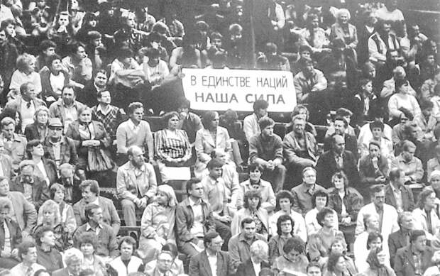 На митинге «Vienybė-Единство-Jedność» весной 1989 года в Нагорном парке Вильнюса.