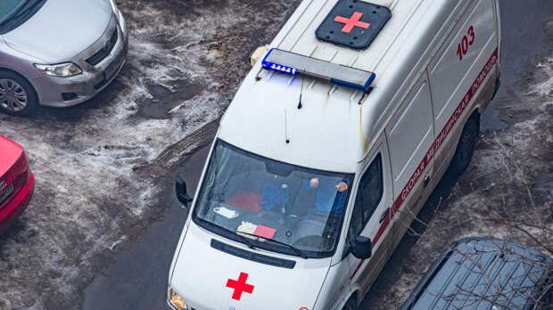 Не захотел пропускать: «скорая» с тяжелым пациентом остановилась на дороге из-за автохама