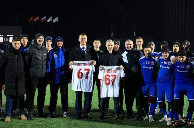 Губернатор Василий Анохин пригласил смолян на игры ФК «Искра»