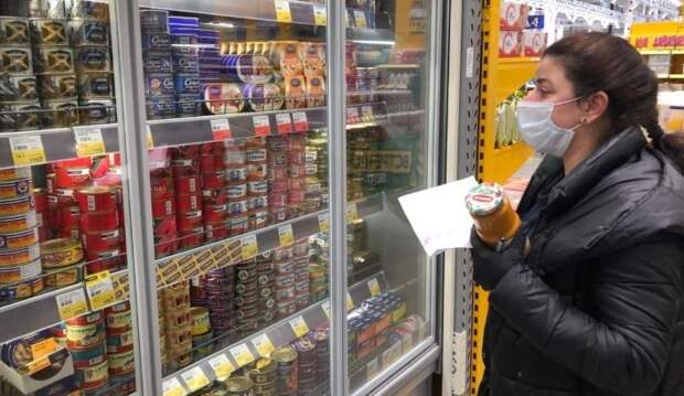 Фармаколог рассказал, как не заразиться COVID-19 в общественных местах
